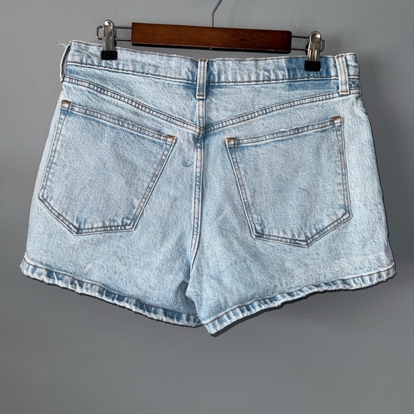 Abercrombie and Fitch The Mom Short - Picture 5 of 6